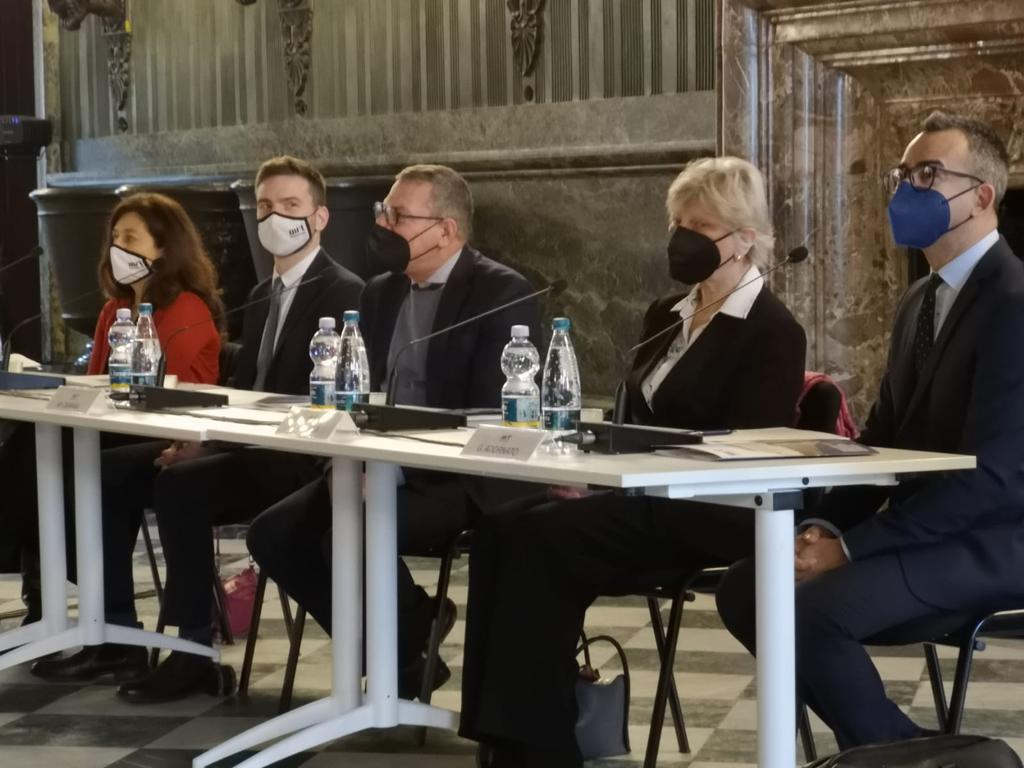 39C70CE6-FC1F-443E-9C04-1BE6EA96F5DC