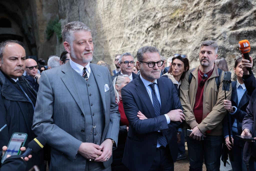 5DEBA7B4-3D97-4181-9F43-B0D3557E4BFA